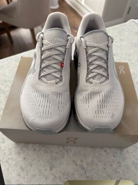 On Running Light Gray Women's Cloudmosnter2 Running Shoes